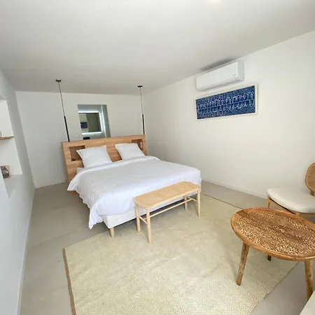La Maison De - Piscine - Bed & Breakfast