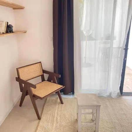 La Maison De - Piscine - Bed & Breakfast