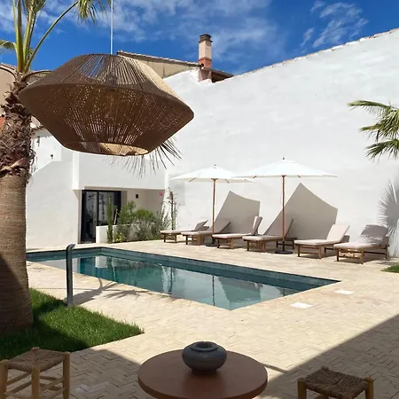 La Maison De - Piscine - Bed & Breakfast