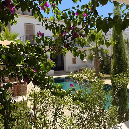 La Maison De - Piscine - Nocleg ze śniadaniem *